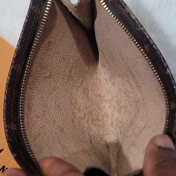 Louis Vuitton Cosmetics Pouch / Pochette - Picture 10 of 16
